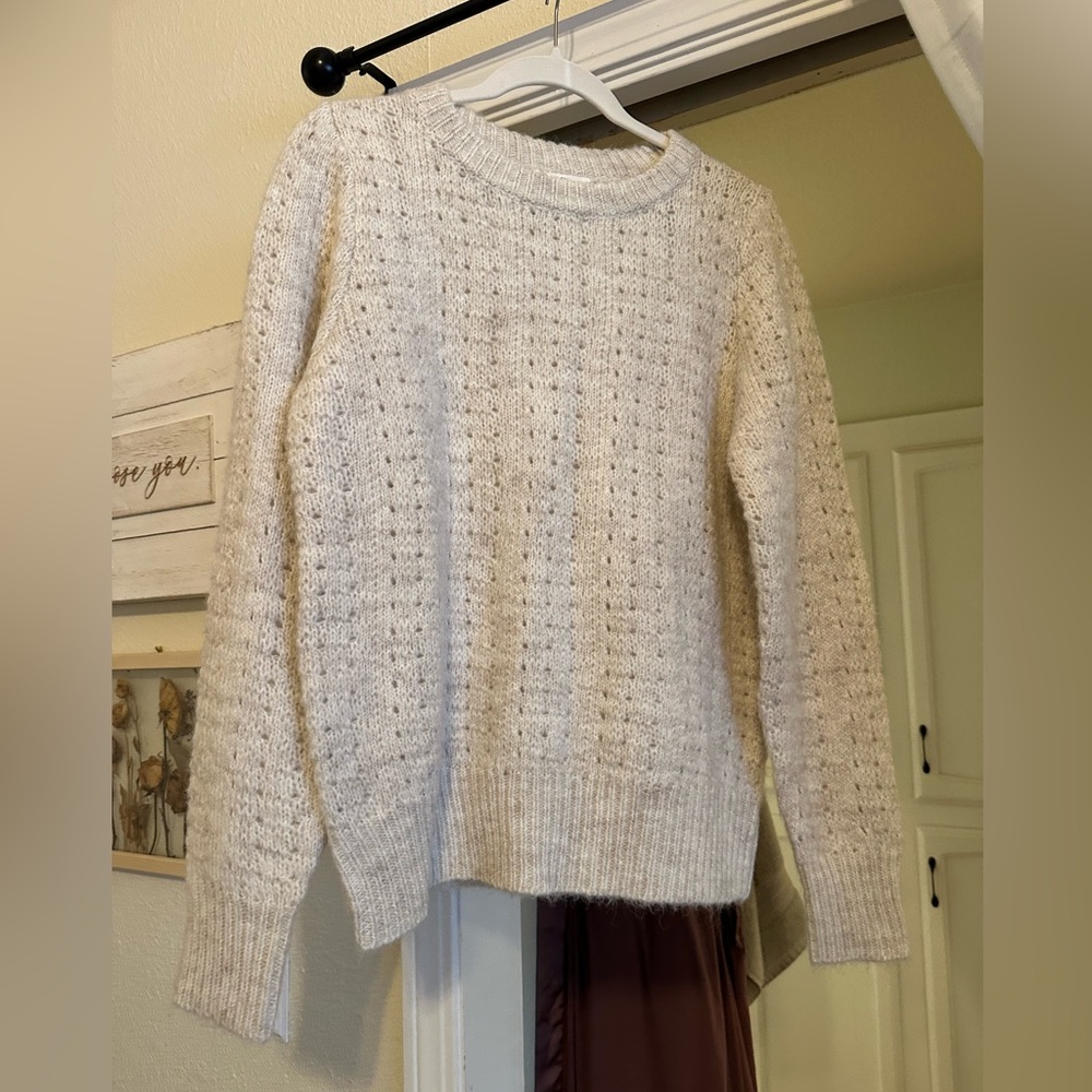 Neuflora Cream/Beige Sweater; Size M